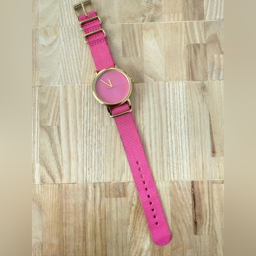 Timex weekender pink and gold tone casual watch NEW BATTERY - Picture 5 of 9